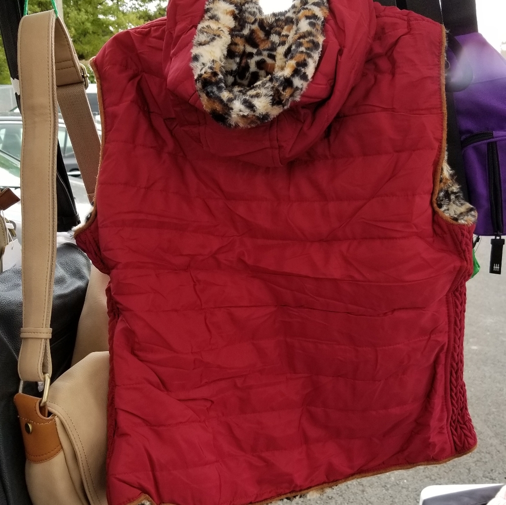 Red leopard vest with hood and pockets